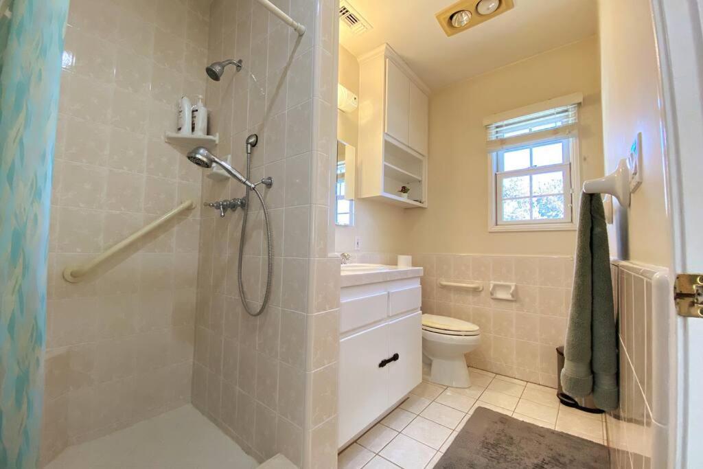 Holiday home Spacious Family Oasis In Silicon 5mins To Lax