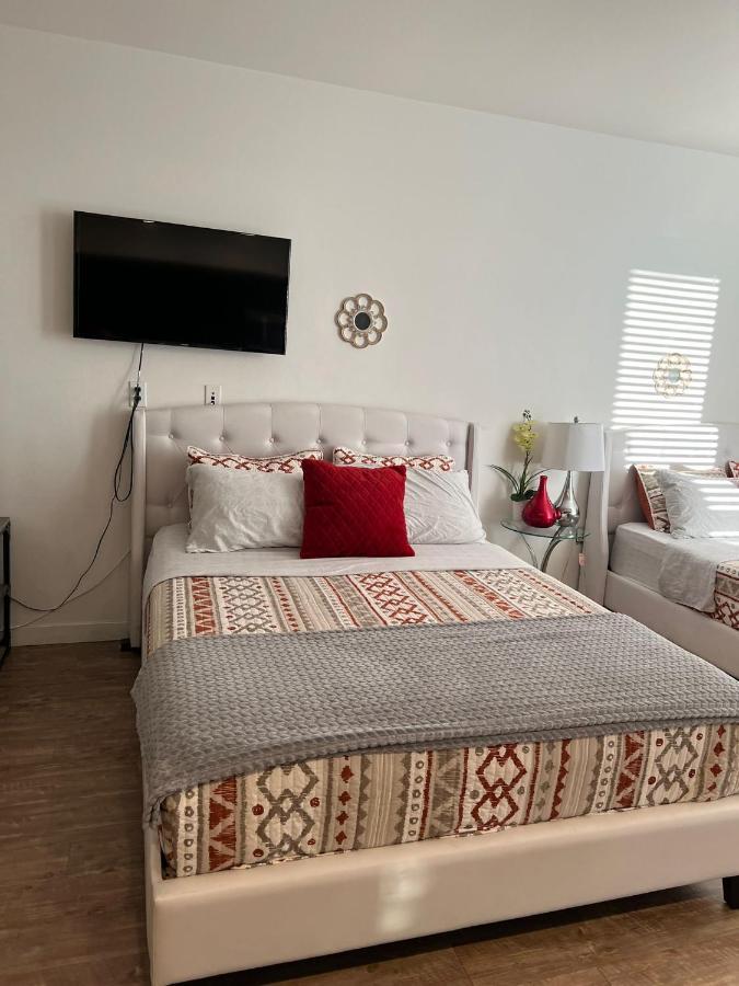 Incredible Hollywood Loft Free Parking Apartment