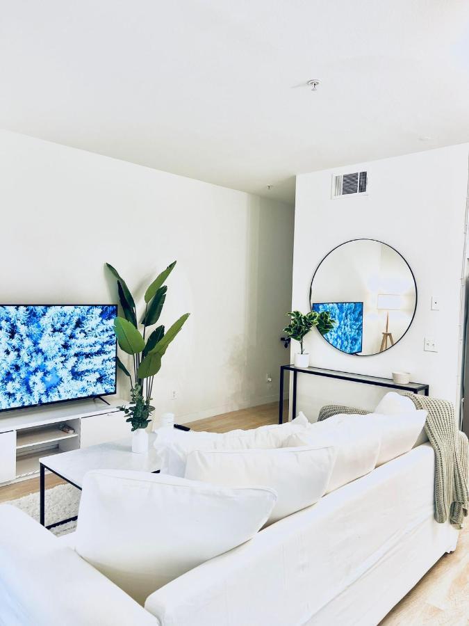 Lovely 2-story 2-bedroom Unit With Free Secure Parking Apartment