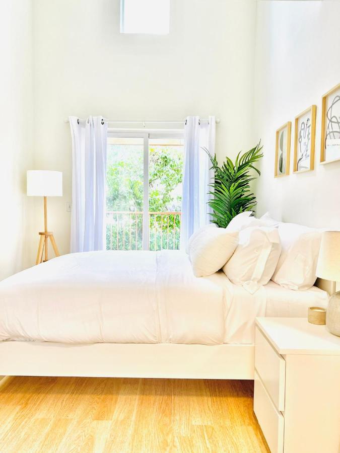 Lovely 2-story 2-bedroom Unit With Free Secure Parking