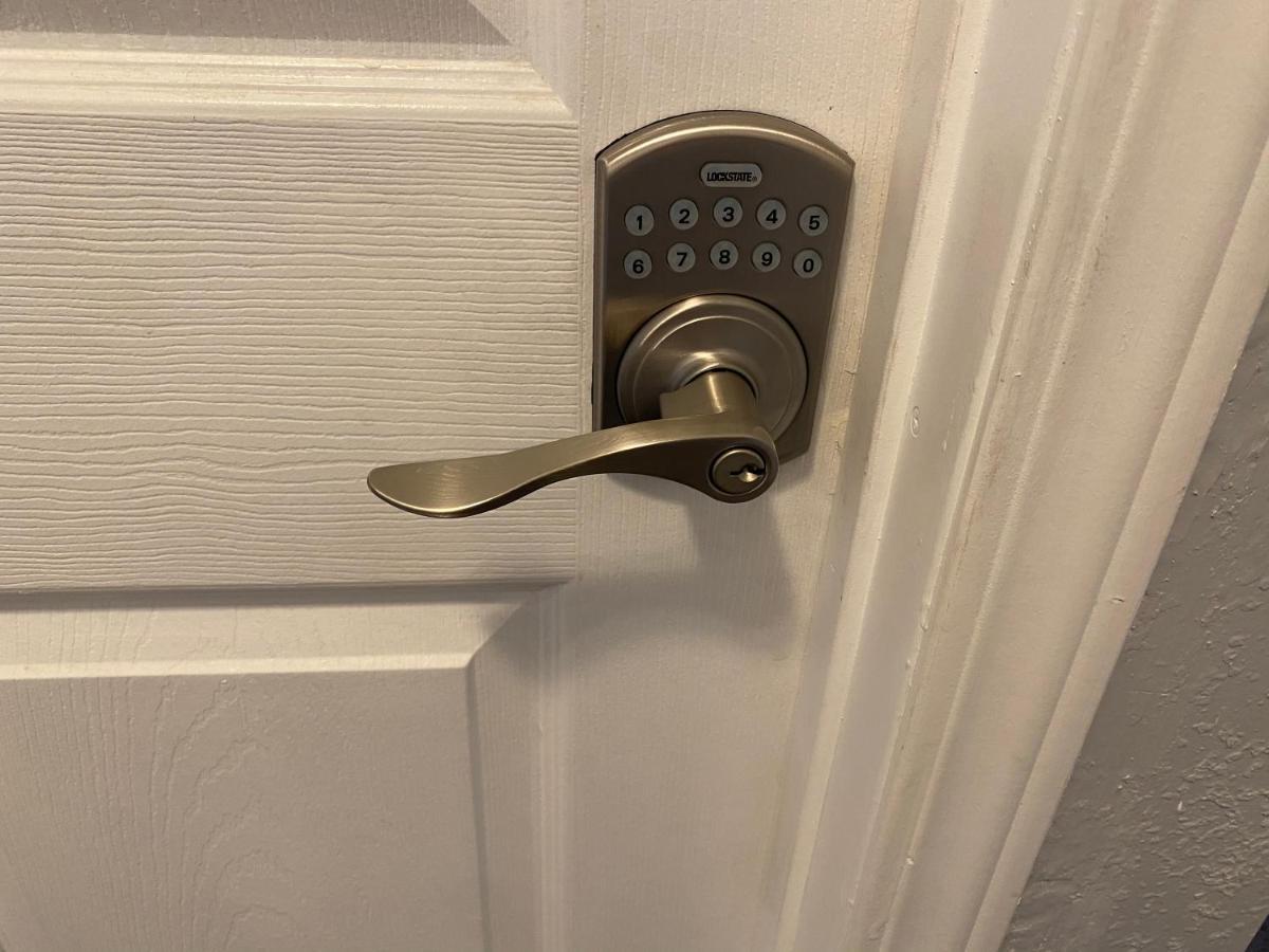 Private In Angeles With Wifi And Ac And Private Fridge!!! * Los Angeles