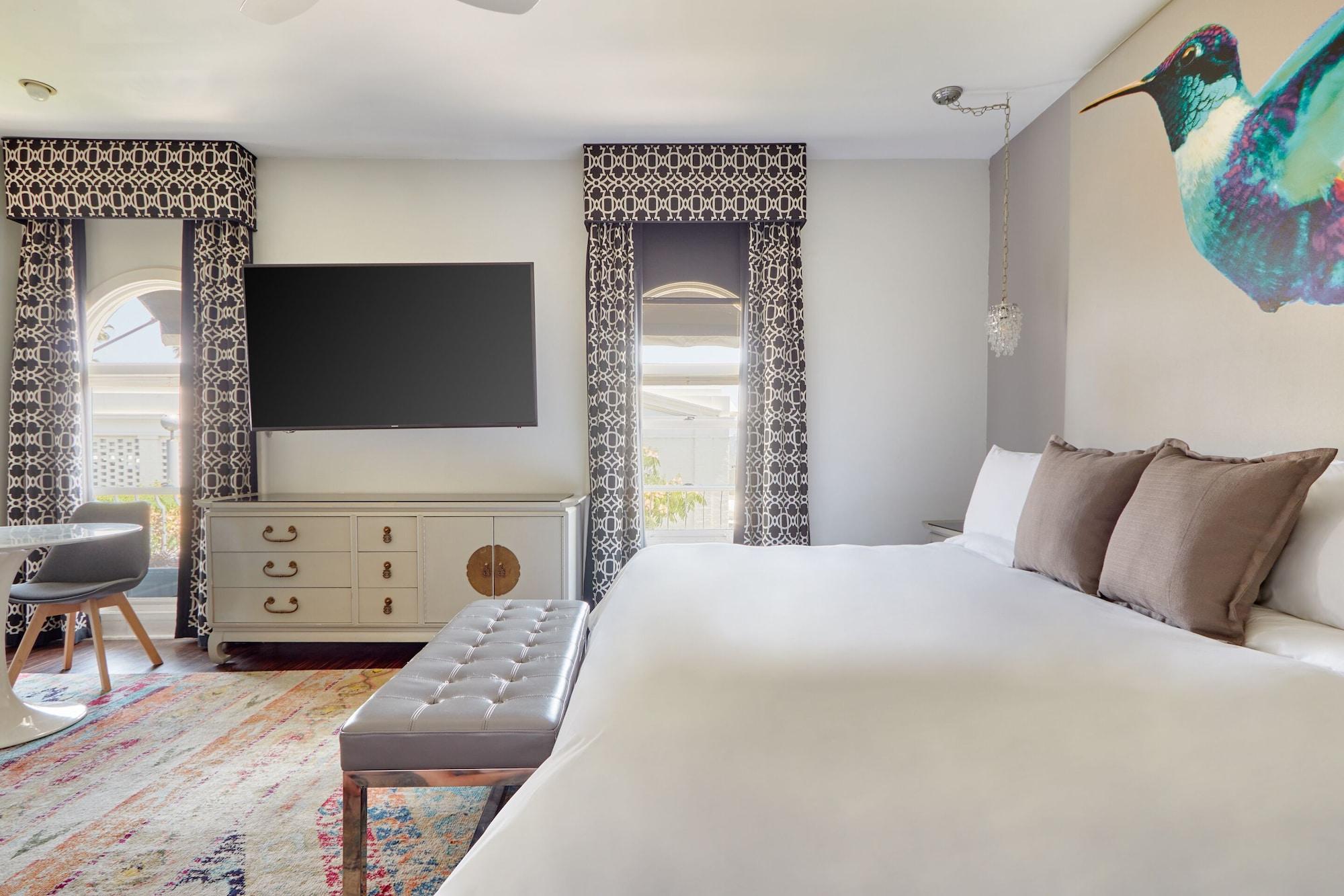 The Crescent Hotel Beverly Hills, Sonder Hotel