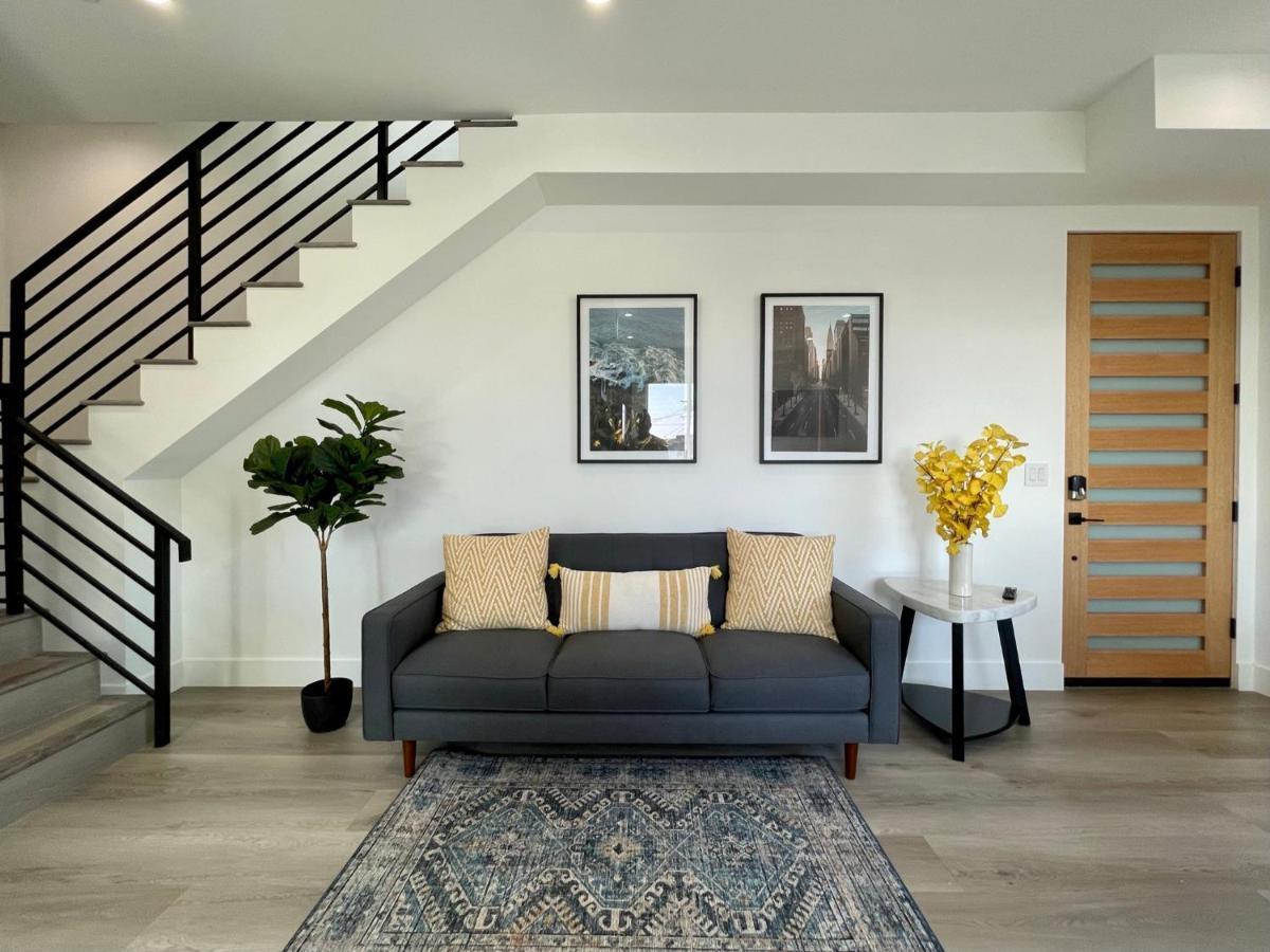 Exclusive Artist Gallery - La Location * Los Angeles