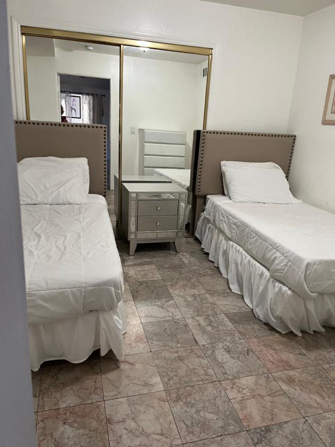 6 Bedrooms 3 Bathrooms Pool Holiday home *