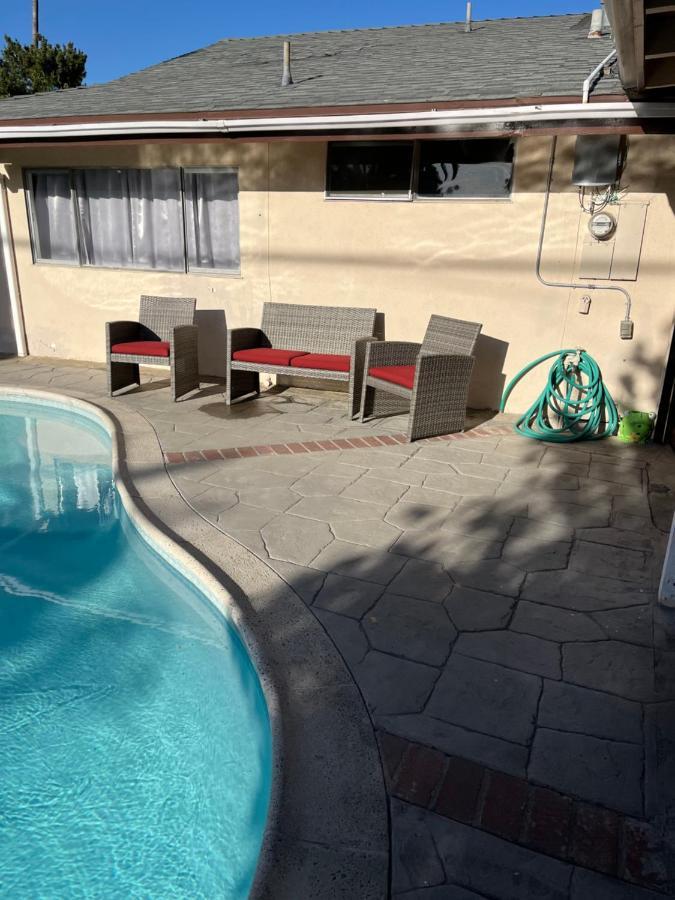 6 Bedrooms 3 Bathrooms Pool Holiday home Los Angeles