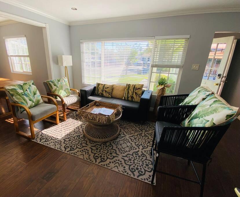 Endless Summer In La *heated Pool/hot Tub/cabana* Holiday home Los Angeles