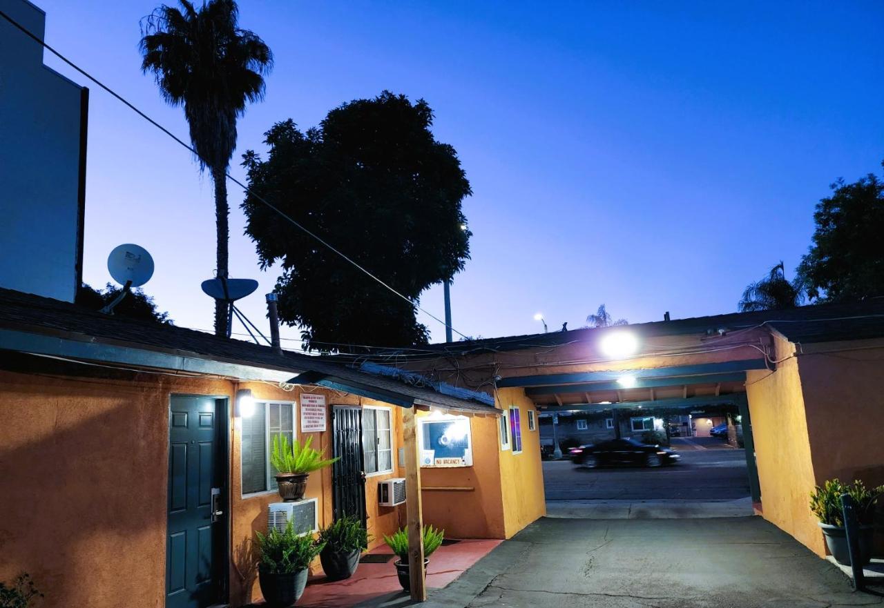 Day N Night - Near Universal Hollywood Motel