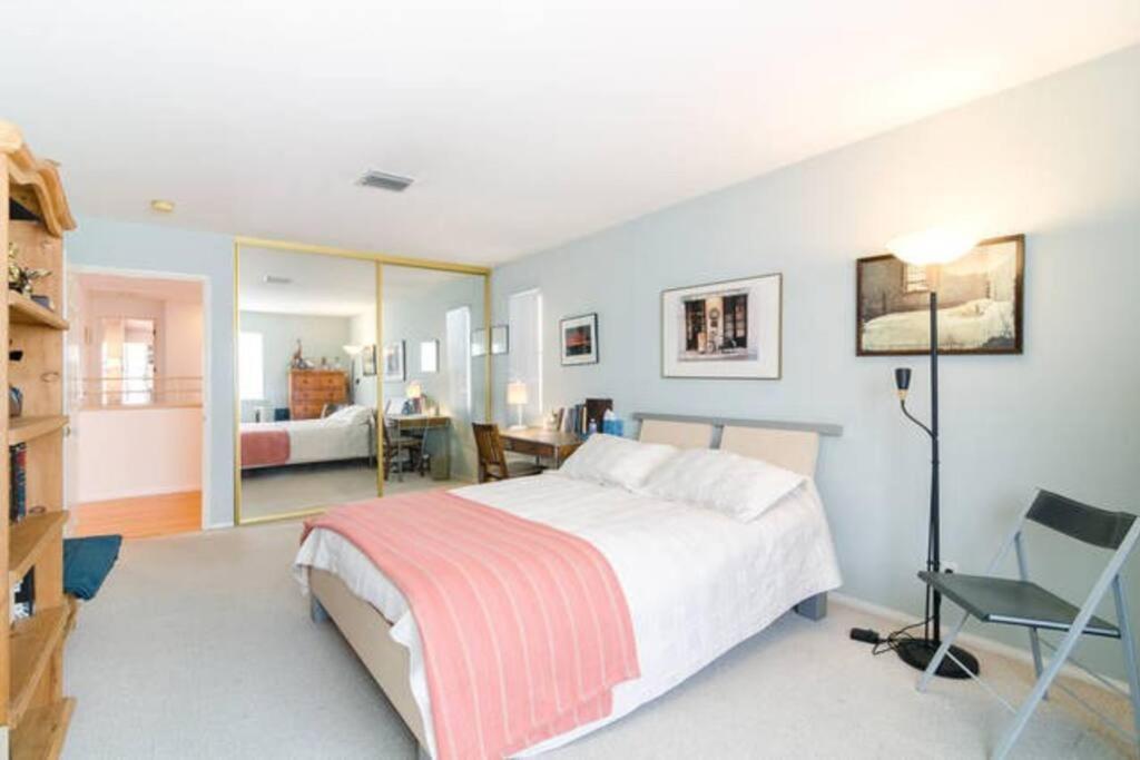 3 Bedrooms On Venice Canal.