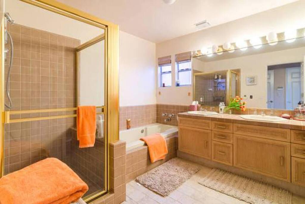 3 Bedrooms On Venice Canal. Los Angeles