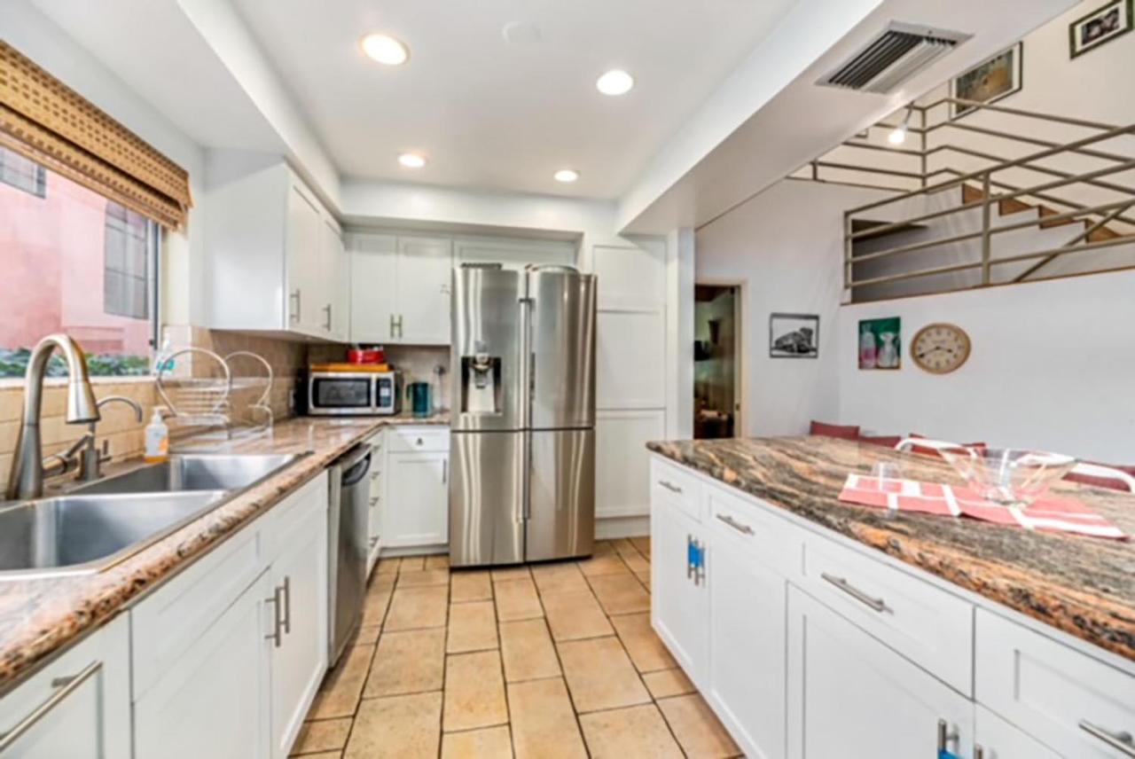 3 Bedrooms On Venice Canal. Pousada