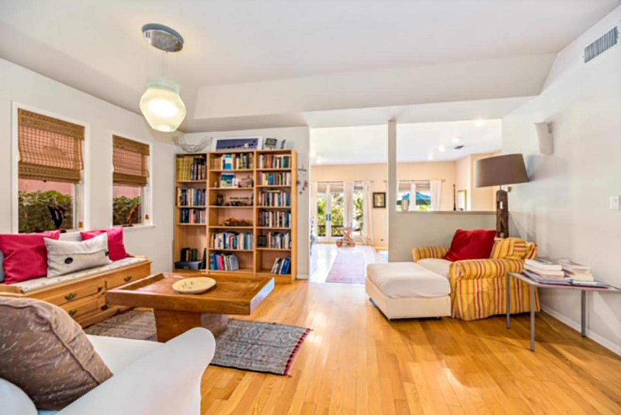 3 Bedrooms On Venice Canal.