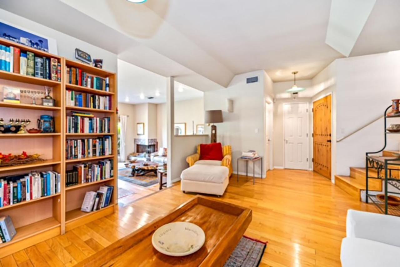 3 Bedrooms On Venice Canal. *