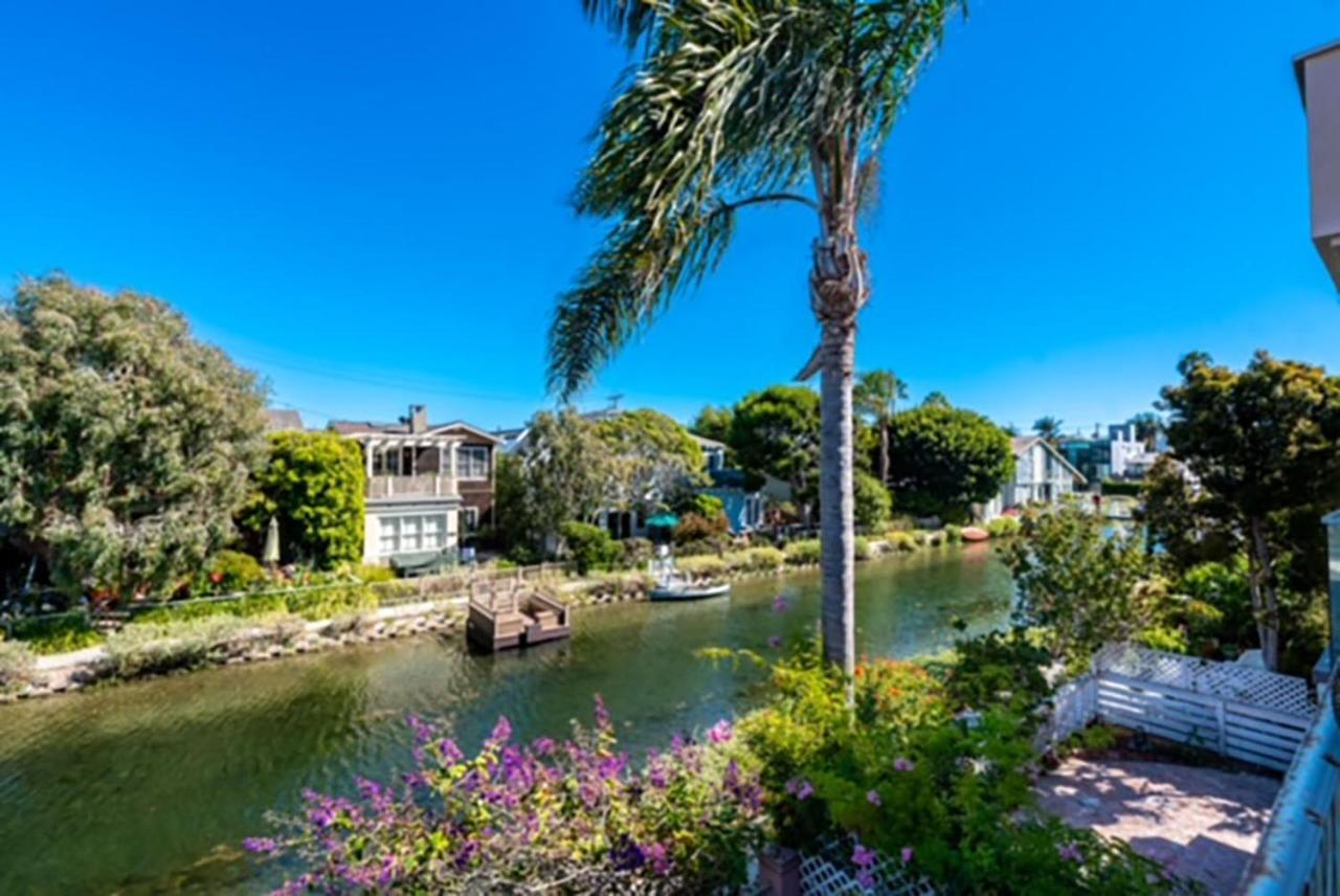 3 Bedrooms On Venice Canal. *