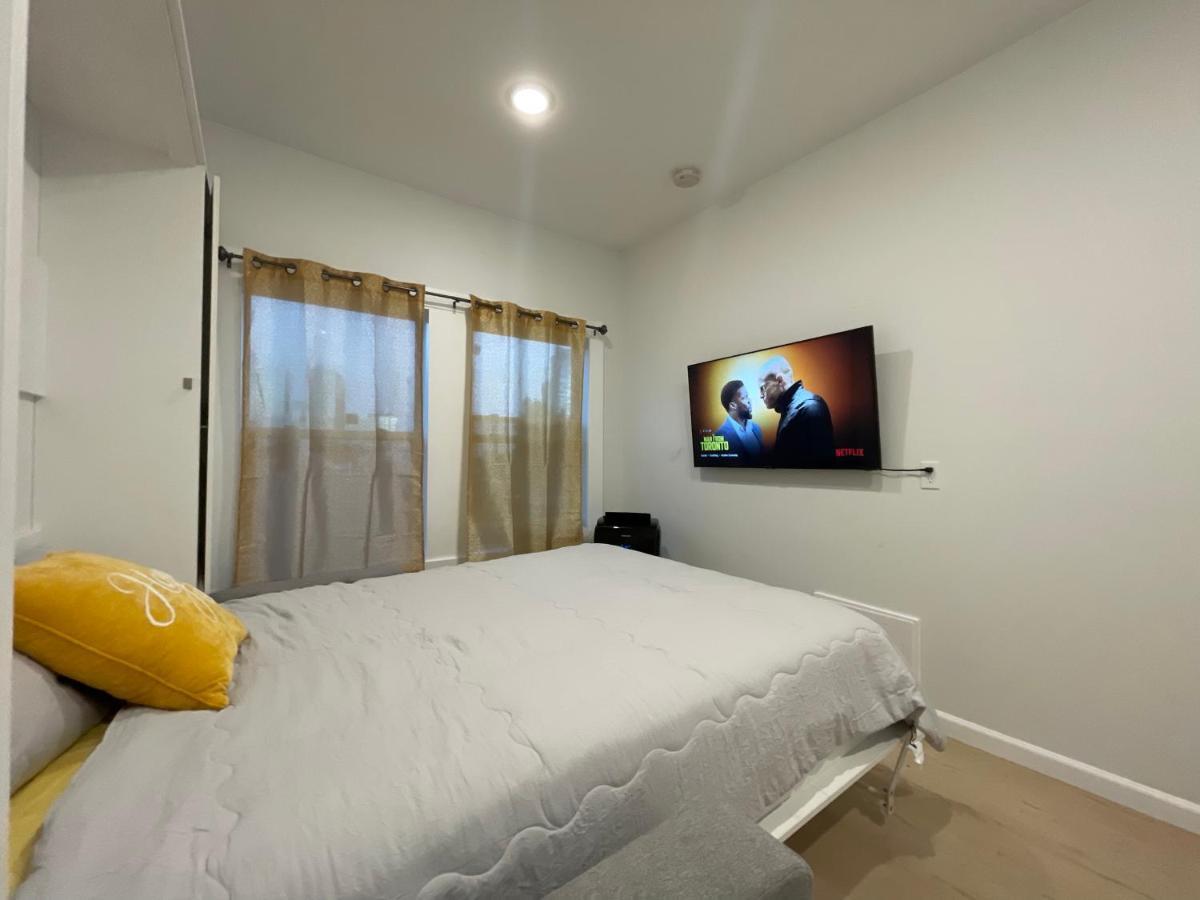 New Dtla W/private Parking Apartment