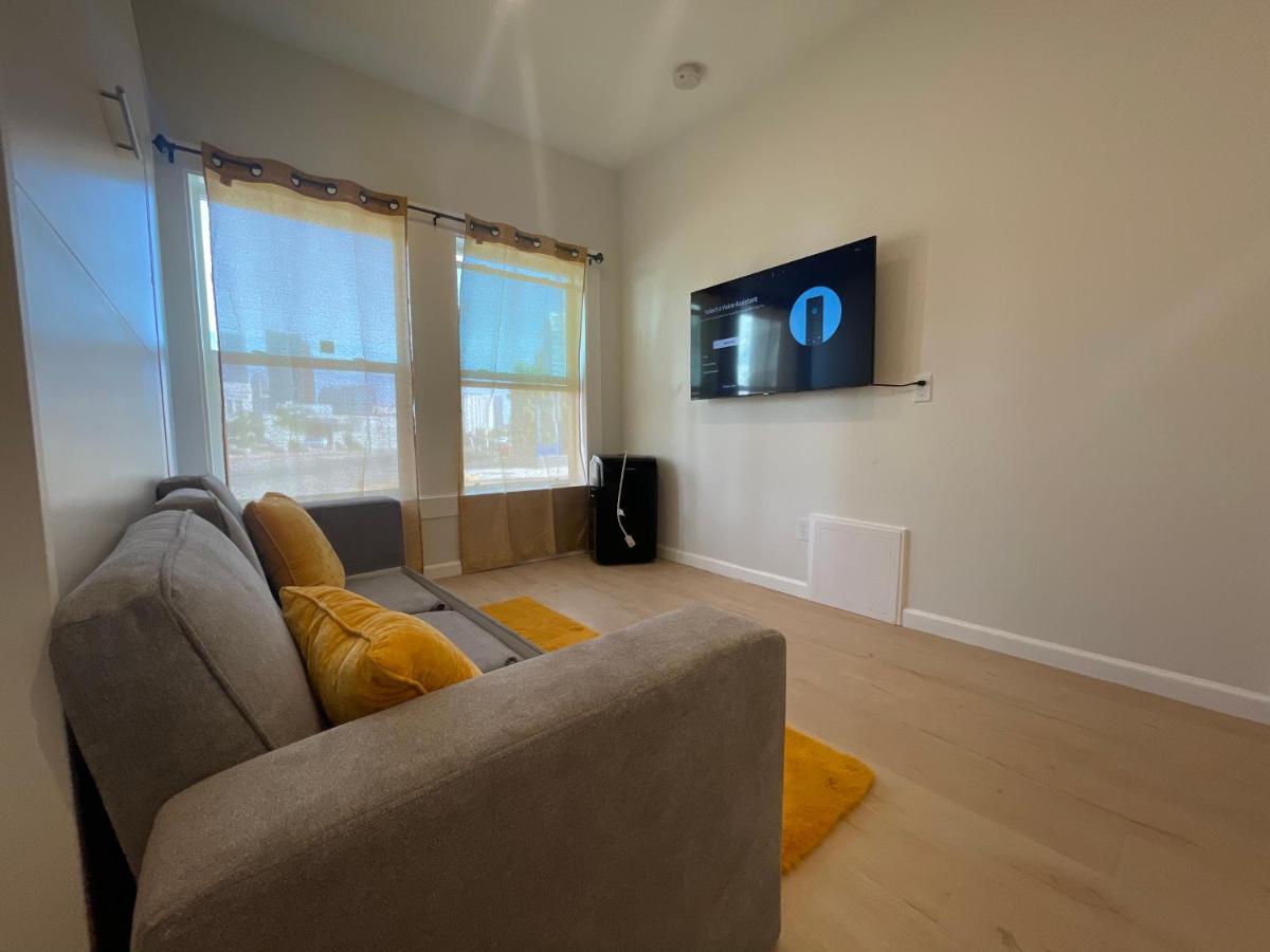New Dtla W/private Parking Apartment *