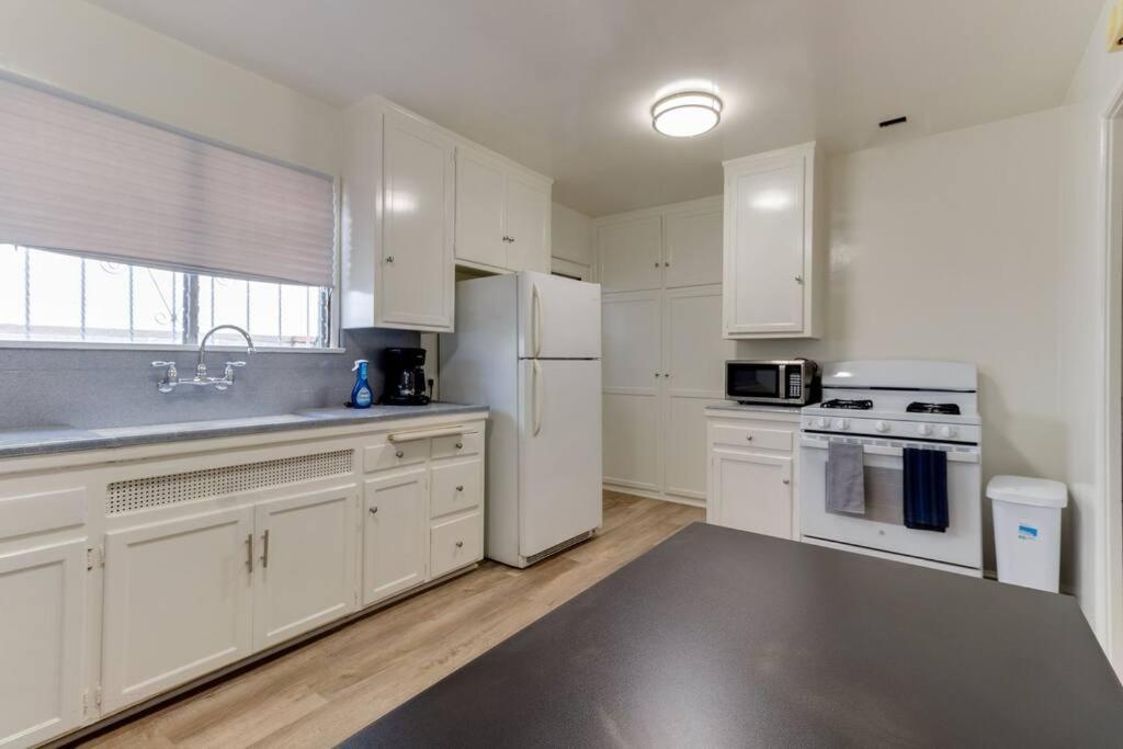 New 4 Bedroom Modern In Mar Vista