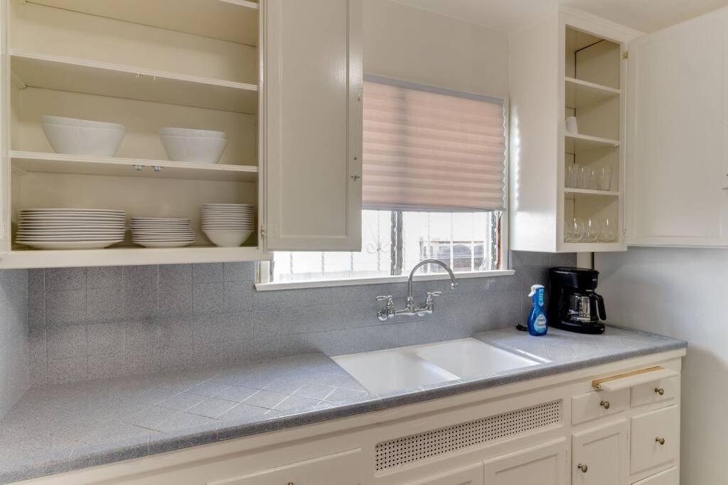 New 4 Bedroom Modern In Mar Vista Holiday home Los Angeles