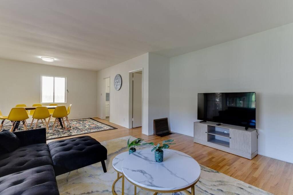 New 4 Bedroom Modern In Mar Vista Holiday home *