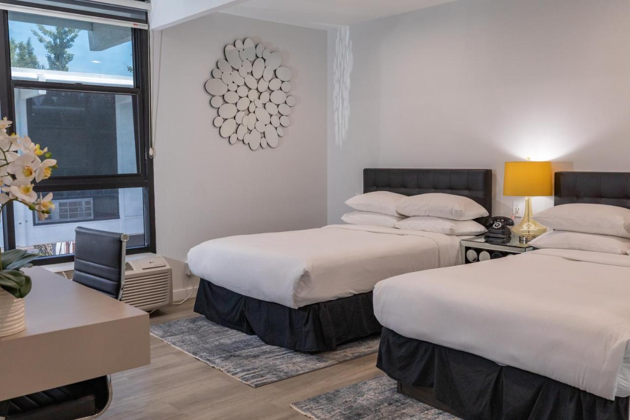 Park Plaza Hotel 3*
