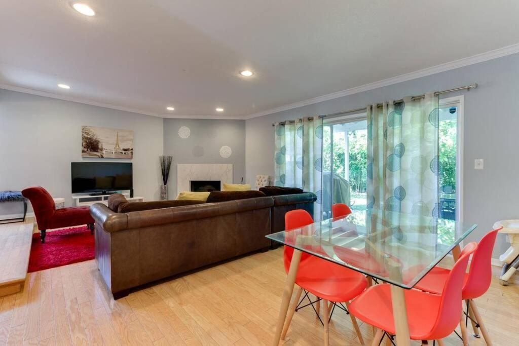 Woodland Hills Charmer *