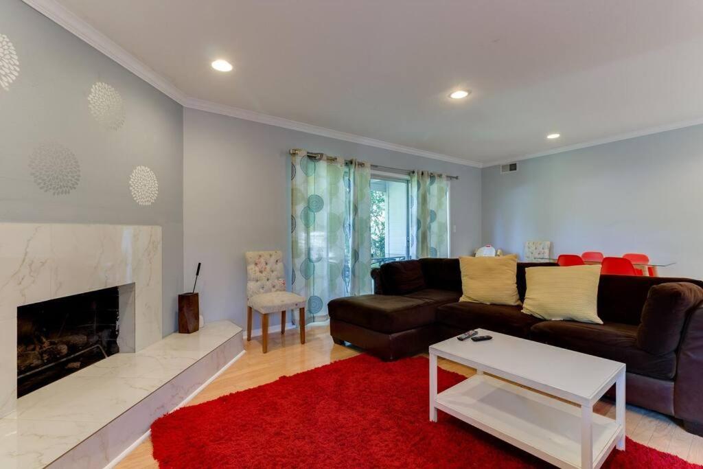 Woodland Hills Charmer *