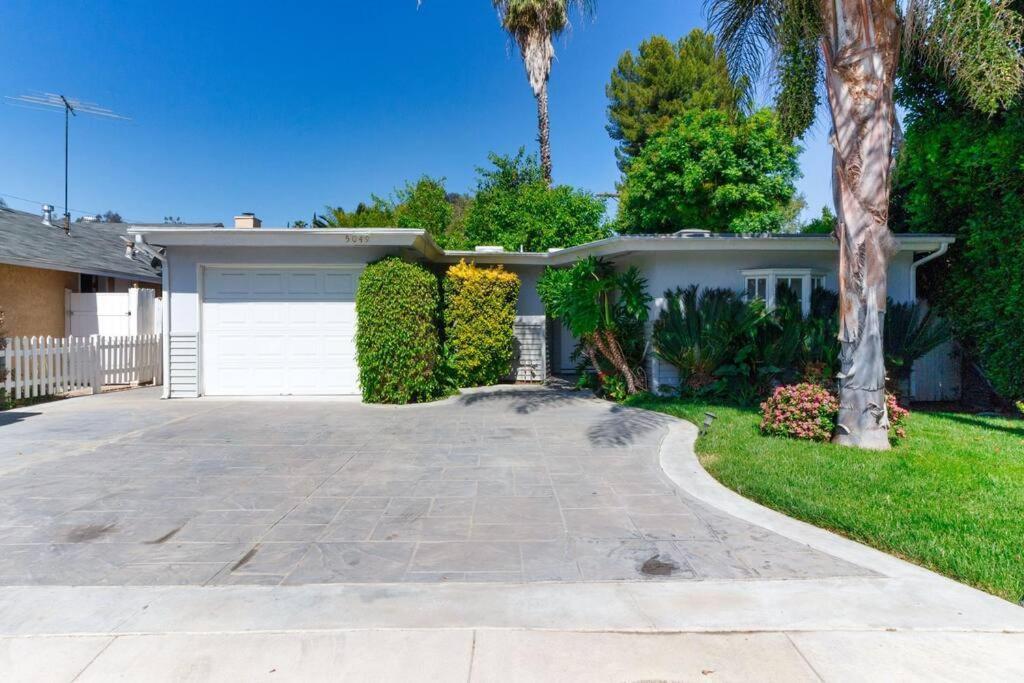 Woodland Hills Charmer * Los Angeles