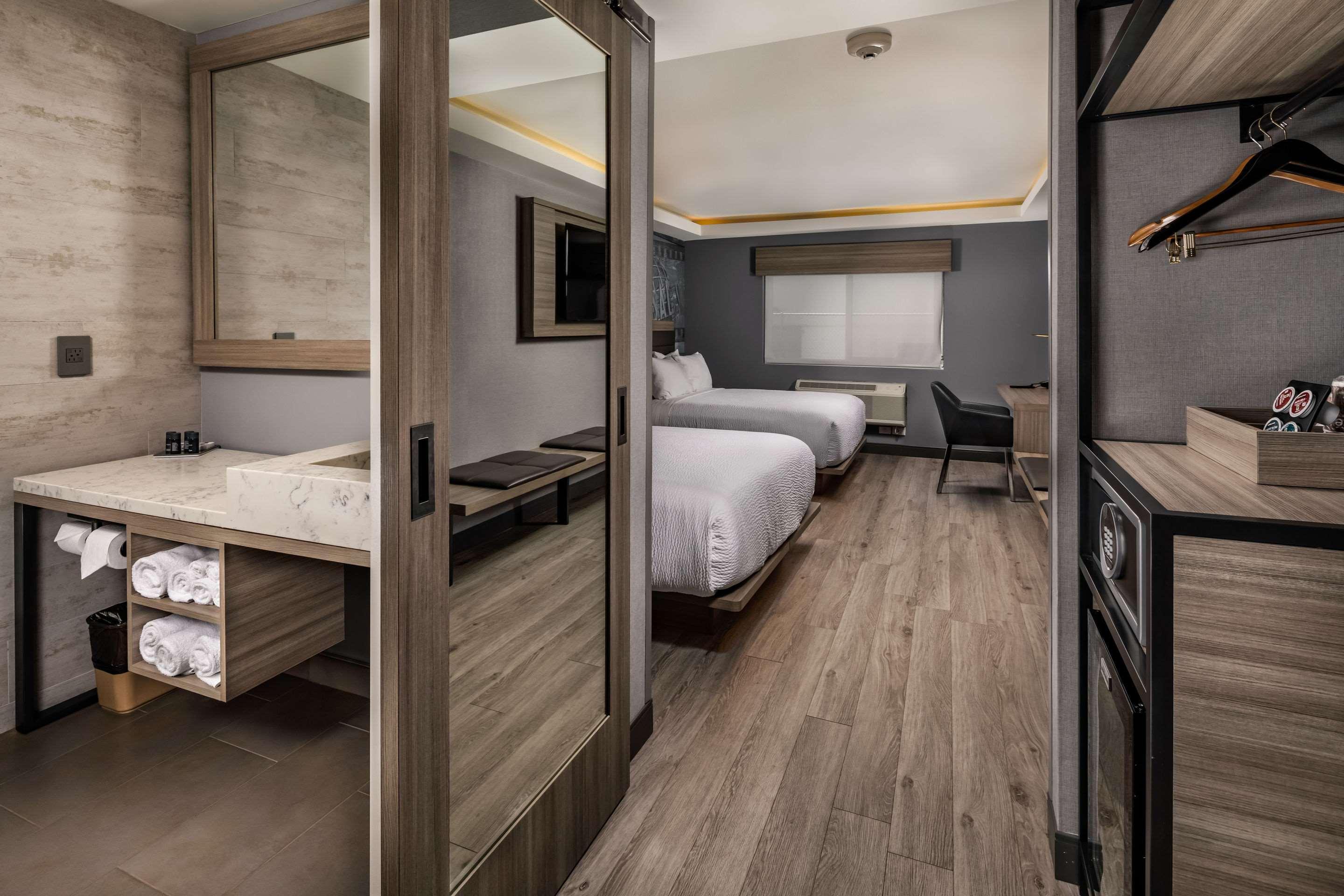 Avenue Hotel, Ascend Collection Hotel 3*