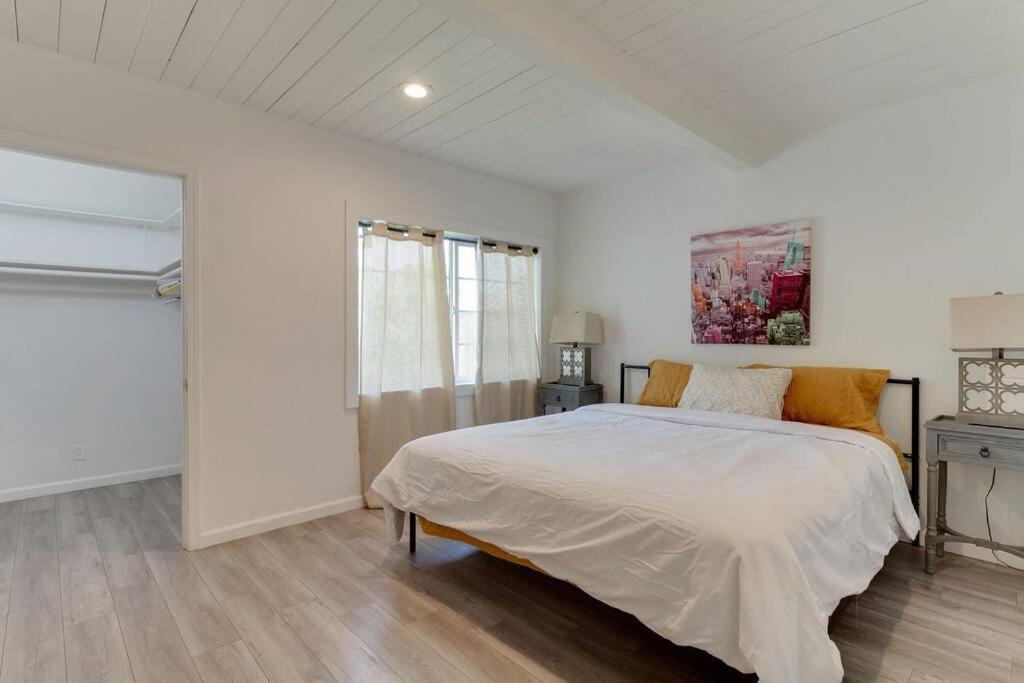 Large 5 Bedroom Charmer With Pool Los Angeles