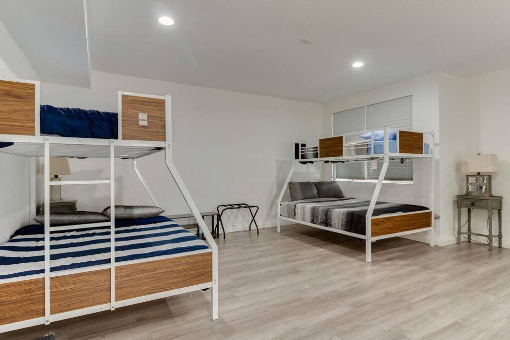 Holiday home Large 5 Bedroom Charmer With Pool