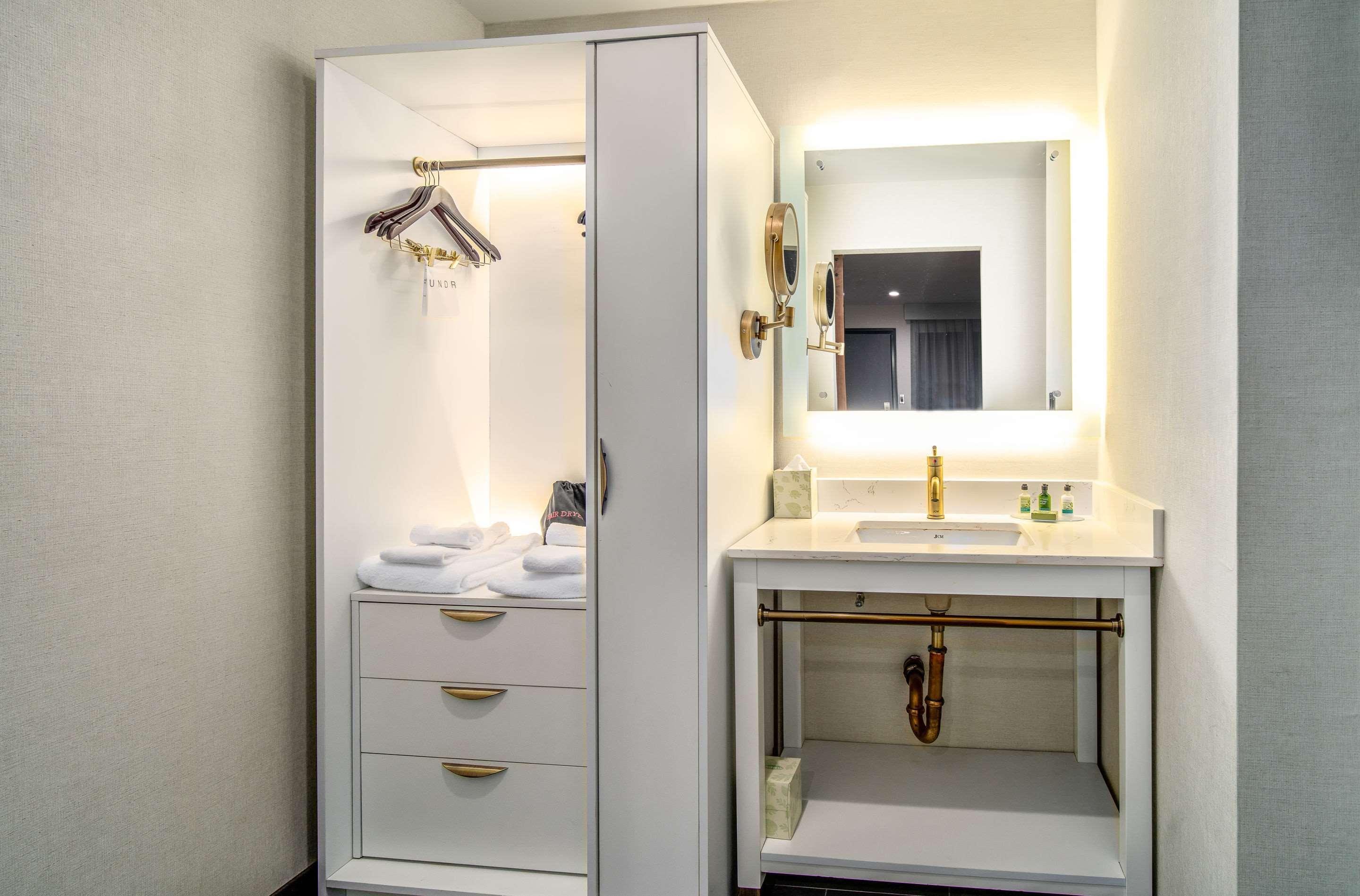 818 + Pool, Ascend Collection By Choice Hotel Los Angeles