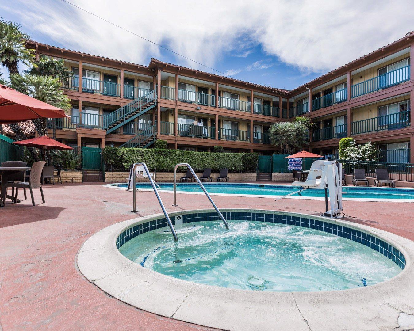 Hotel 818 + Pool, Ascend Collection By Choice 3*