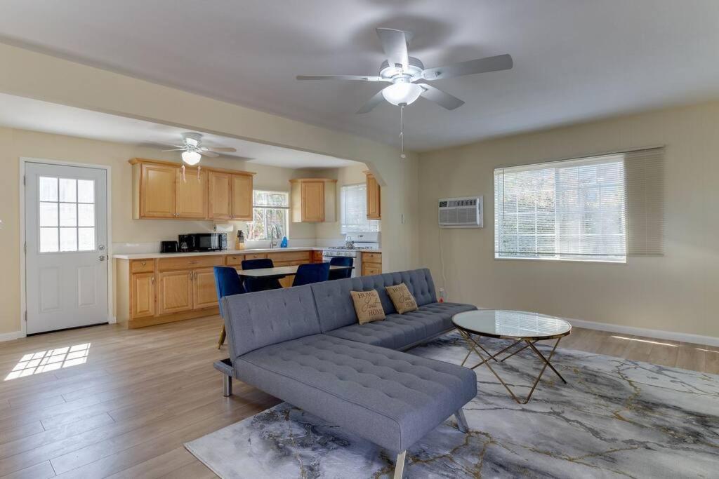 3 Bedroom Mid-wilshire Charmer Near Downtown Holiday home *