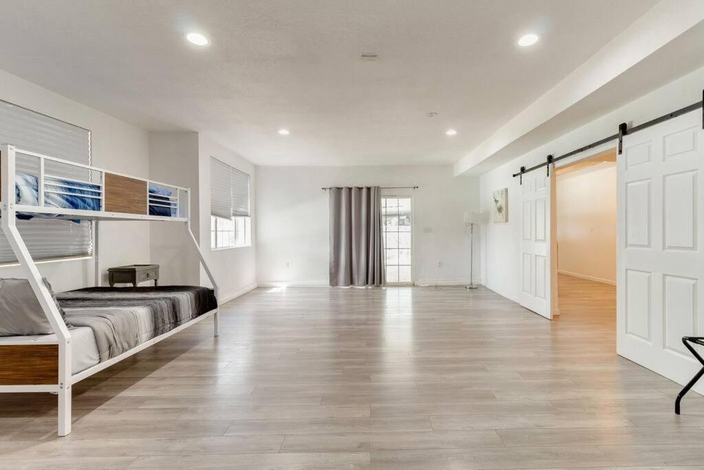 Large 5 Bedroom Charmer With Pool Los Angeles