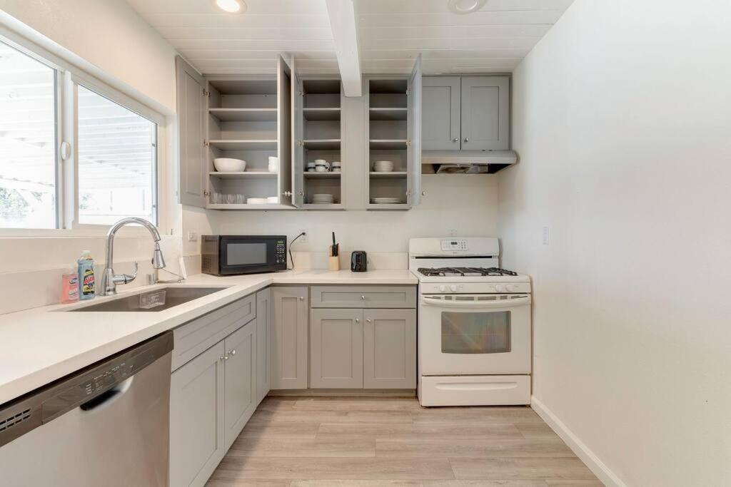 Large 5 Bedroom Charmer With Pool