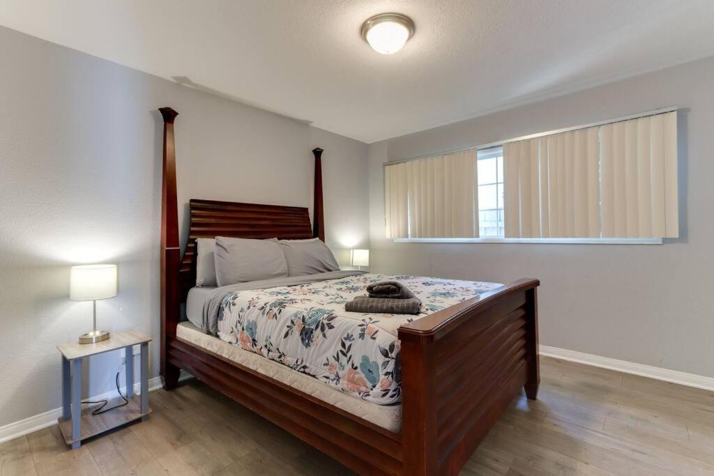 Woodland Hills Charmer *