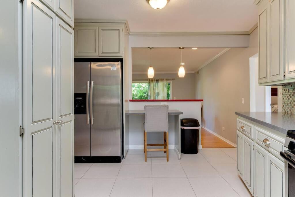 Woodland Hills Charmer * Los Angeles