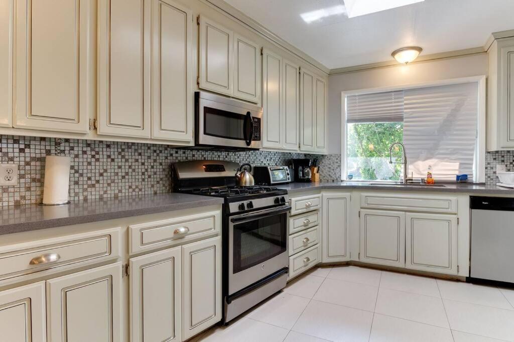 Woodland Hills Charmer *