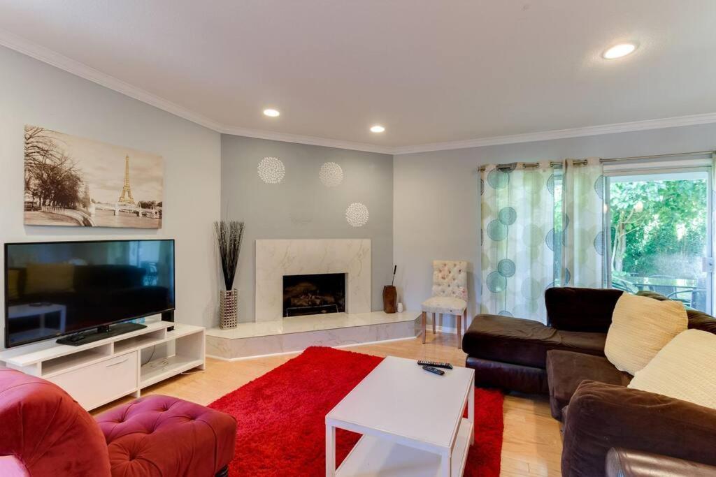 Woodland Hills Charmer * Los Angeles