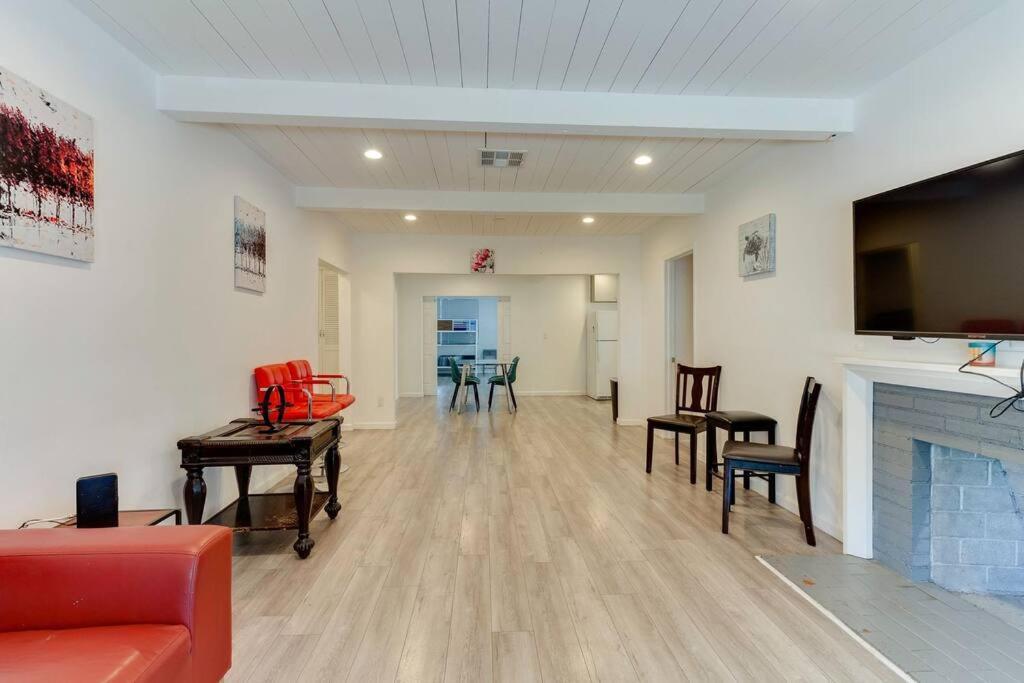 Large 5 Bedroom Charmer With Pool Holiday home