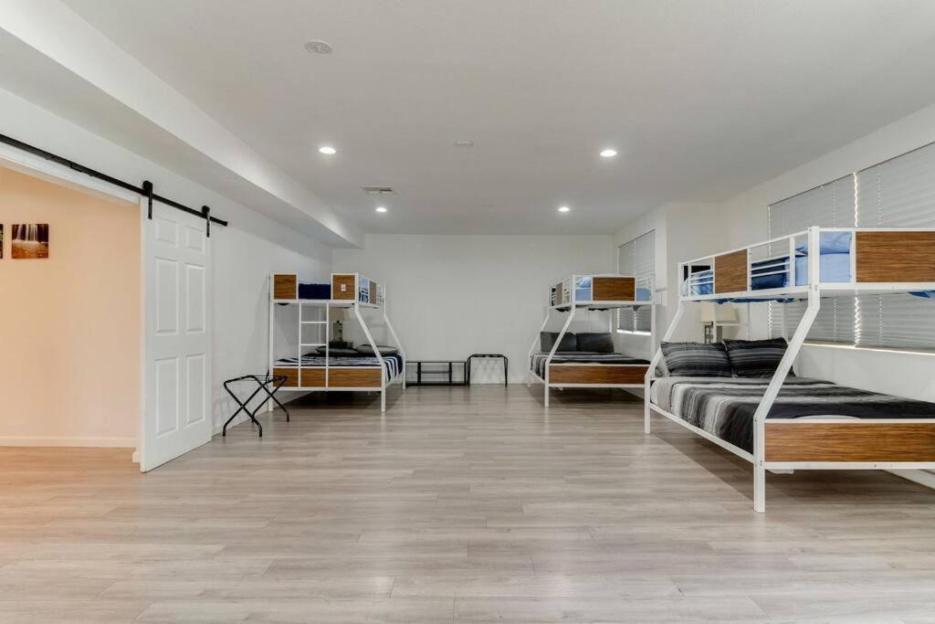 Large 5 Bedroom Charmer With Pool Los Angeles