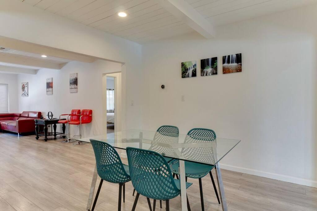 Large 5 Bedroom Charmer With Pool * Los Angeles