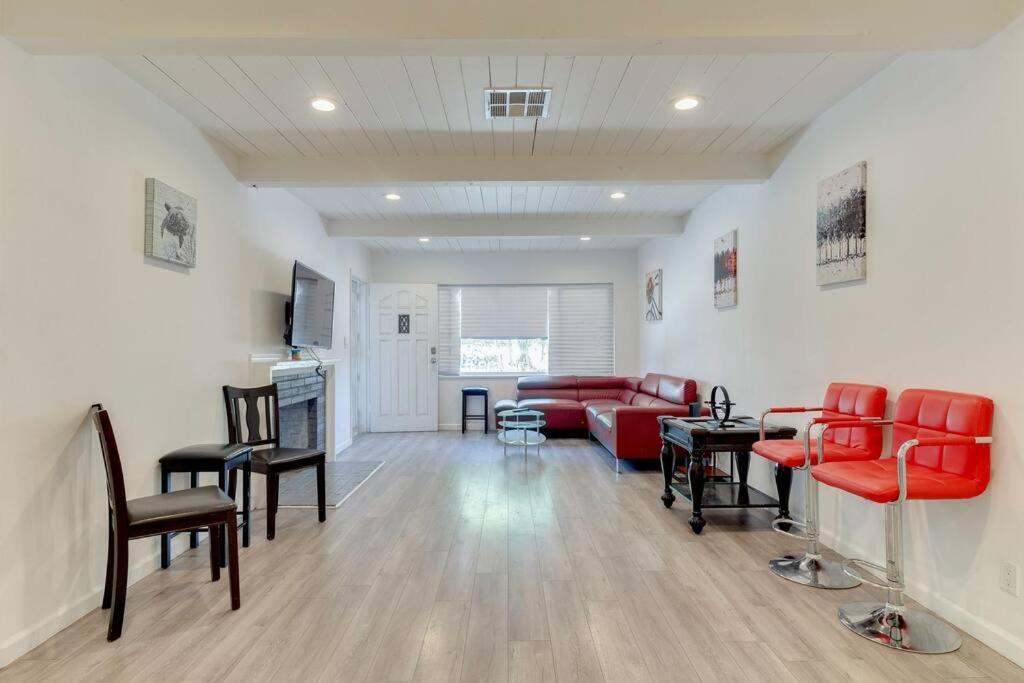 Large 5 Bedroom Charmer With Pool Los Angeles