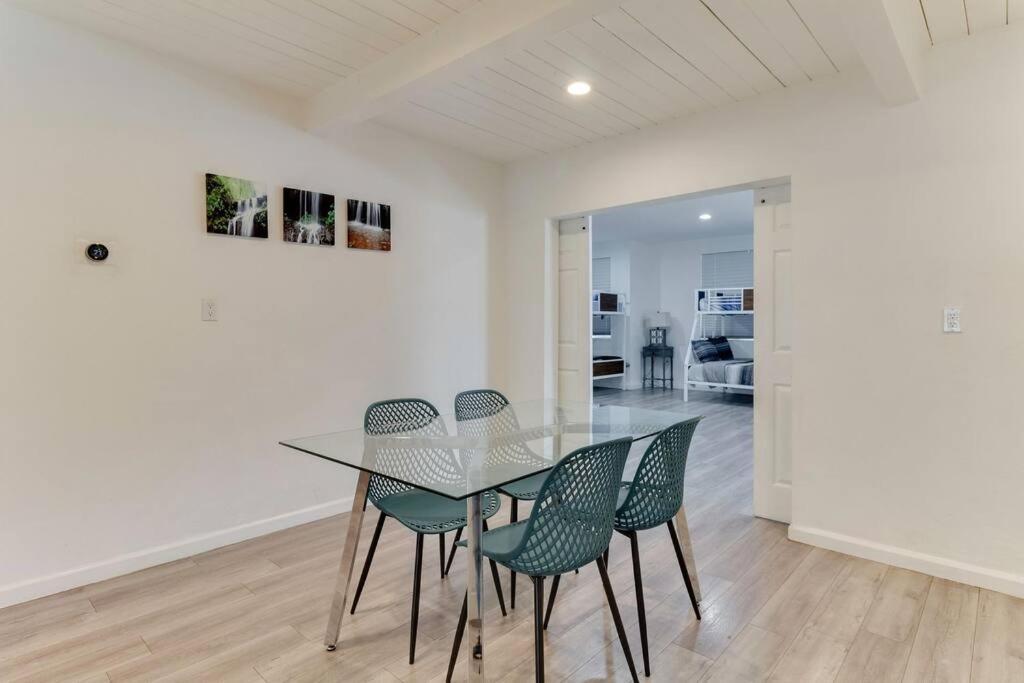 Large 5 Bedroom Charmer With Pool * Los Angeles