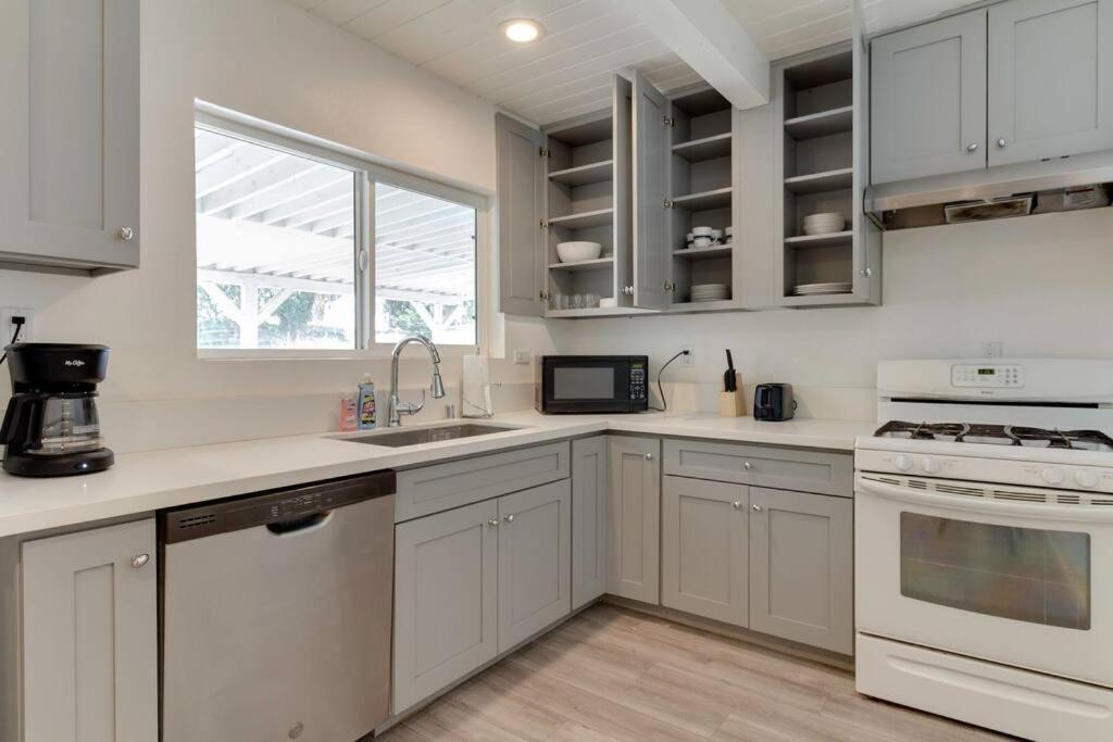 Large 5 Bedroom Charmer With Pool Los Angeles