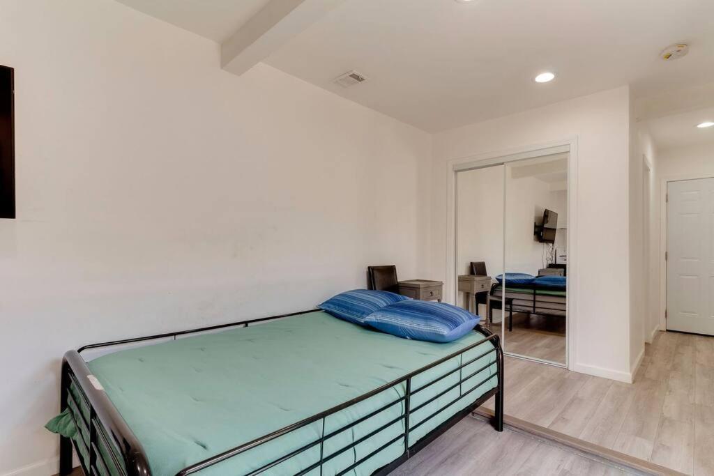Large 5 Bedroom Charmer With Pool * Los Angeles