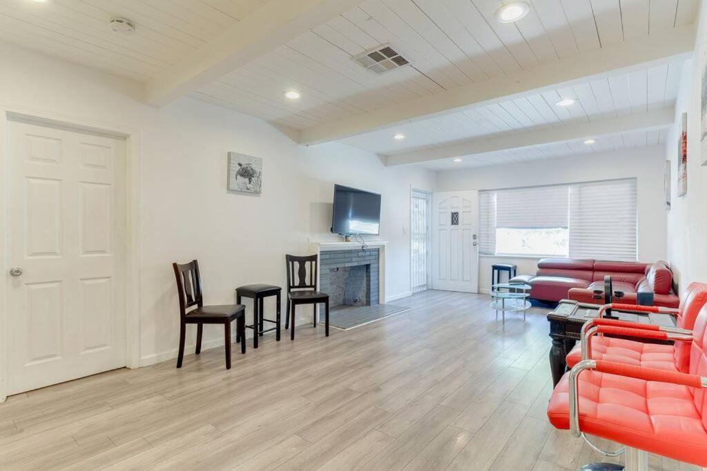 Large 5 Bedroom Charmer With Pool Los Angeles