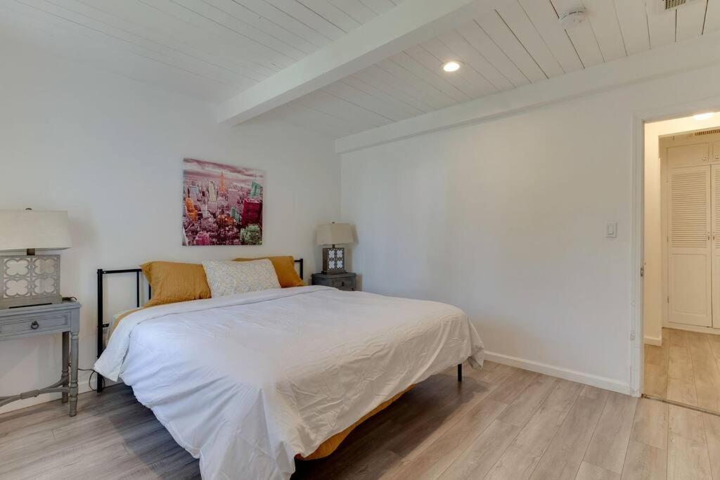 Large 5 Bedroom Charmer With Pool Los Angeles