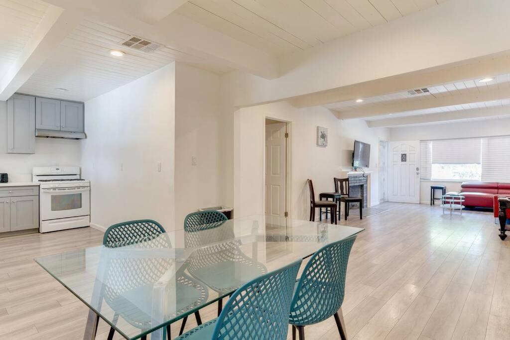 Large 5 Bedroom Charmer With Pool * Los Angeles