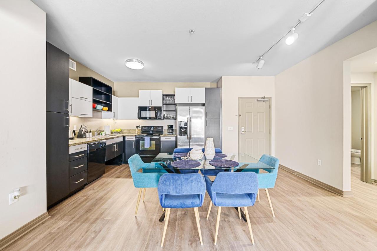 Marina View 2br Apt, Steps To W Gym, Pool & Parking Apartment