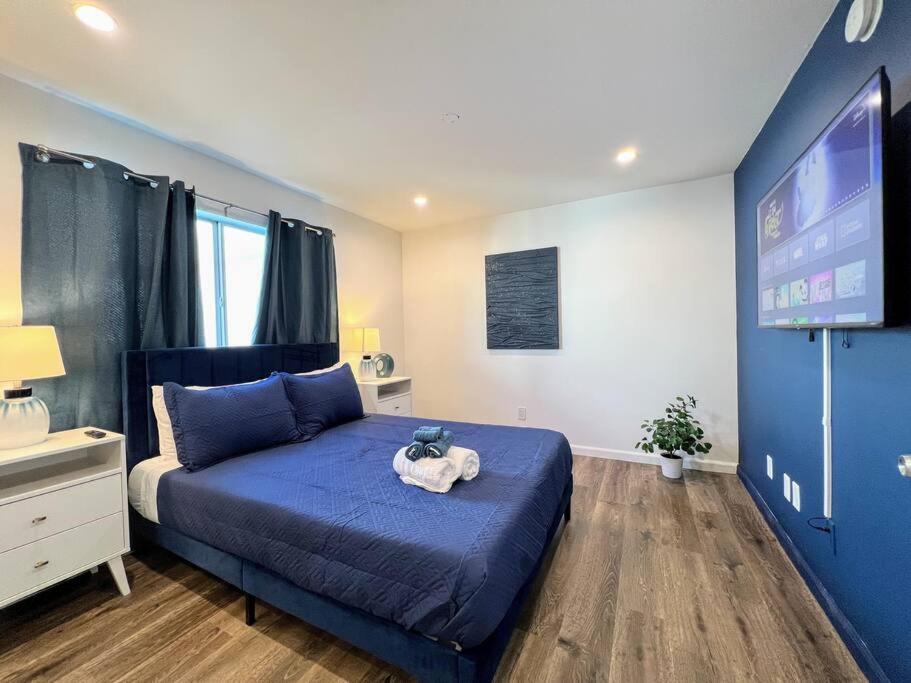 Hollywood Blue Habitat * Los Angeles
